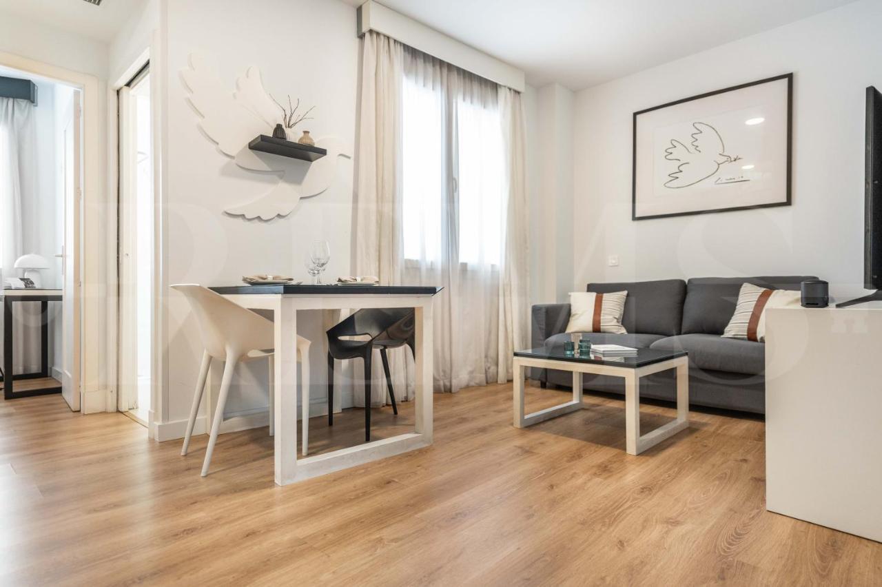 Inviting Duplex In Front Of Picasso Museum By Rems Appartement Málaga Buitenkant foto