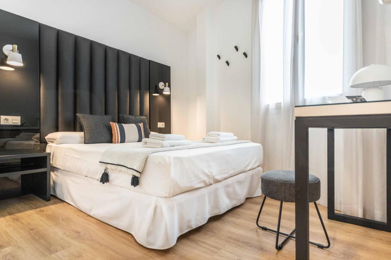 Inviting Duplex In Front Of Picasso Museum By Rems Appartement Málaga Buitenkant foto