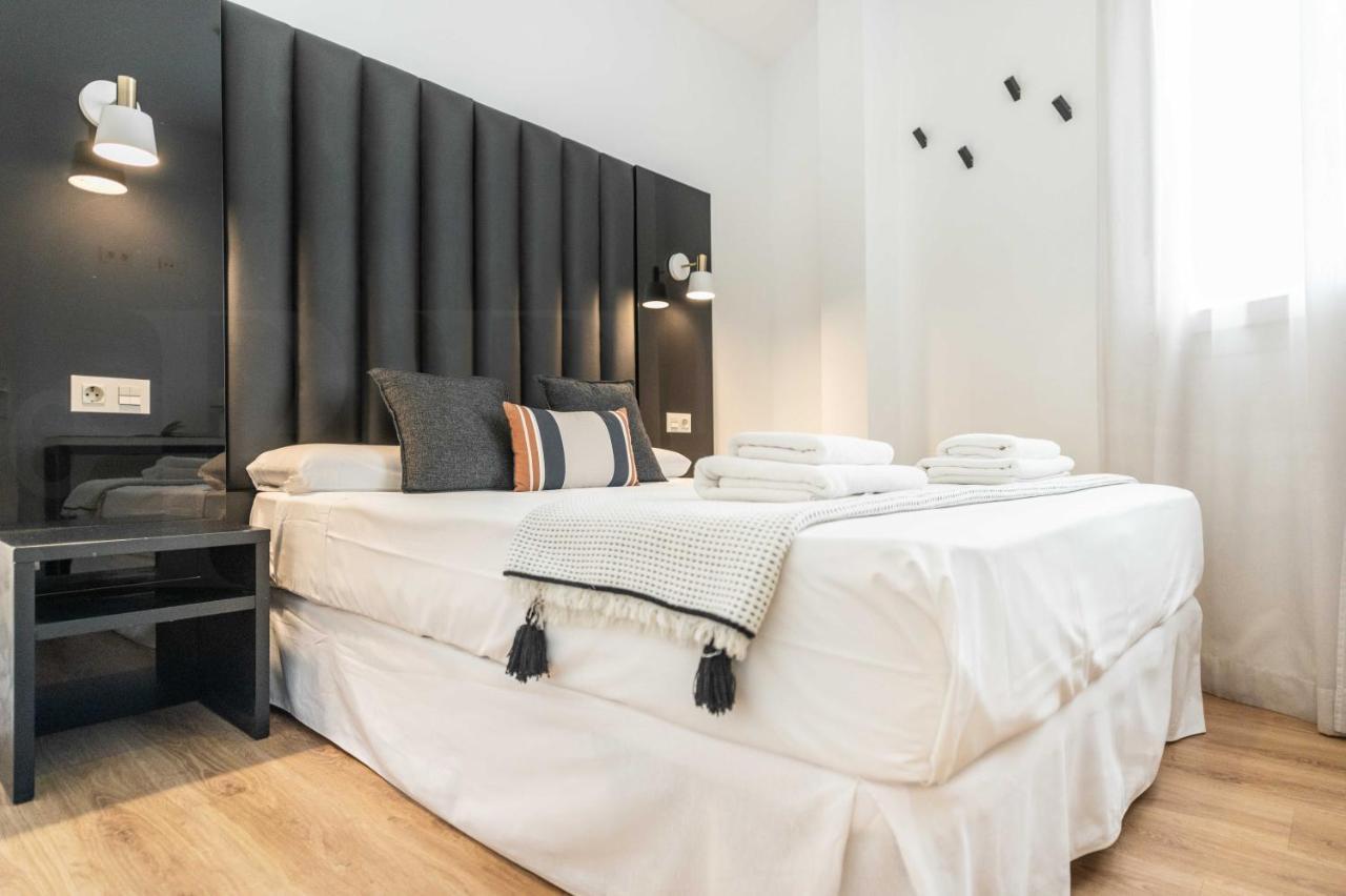 Inviting Duplex In Front Of Picasso Museum By Rems Appartement Málaga Buitenkant foto