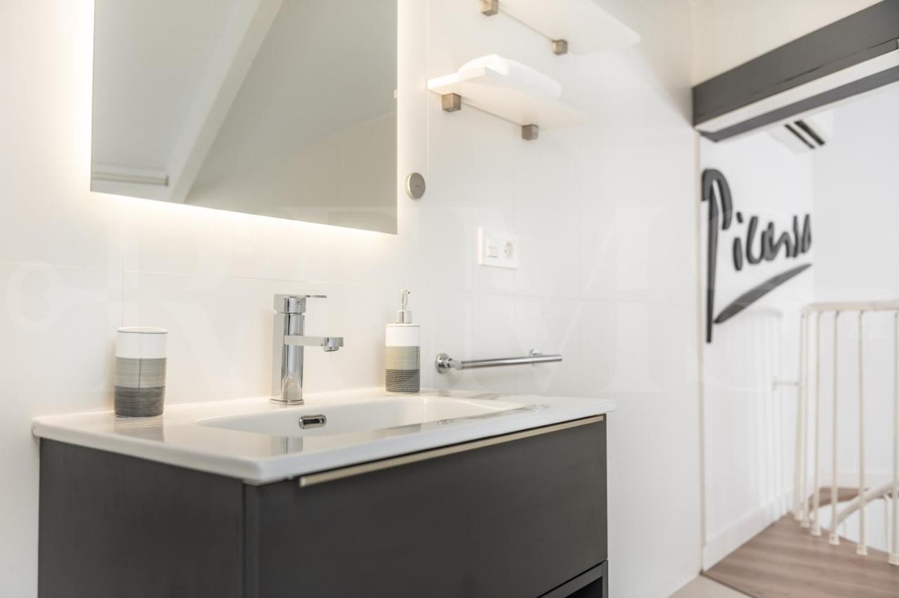 Inviting Duplex In Front Of Picasso Museum By Rems Appartement Málaga Buitenkant foto